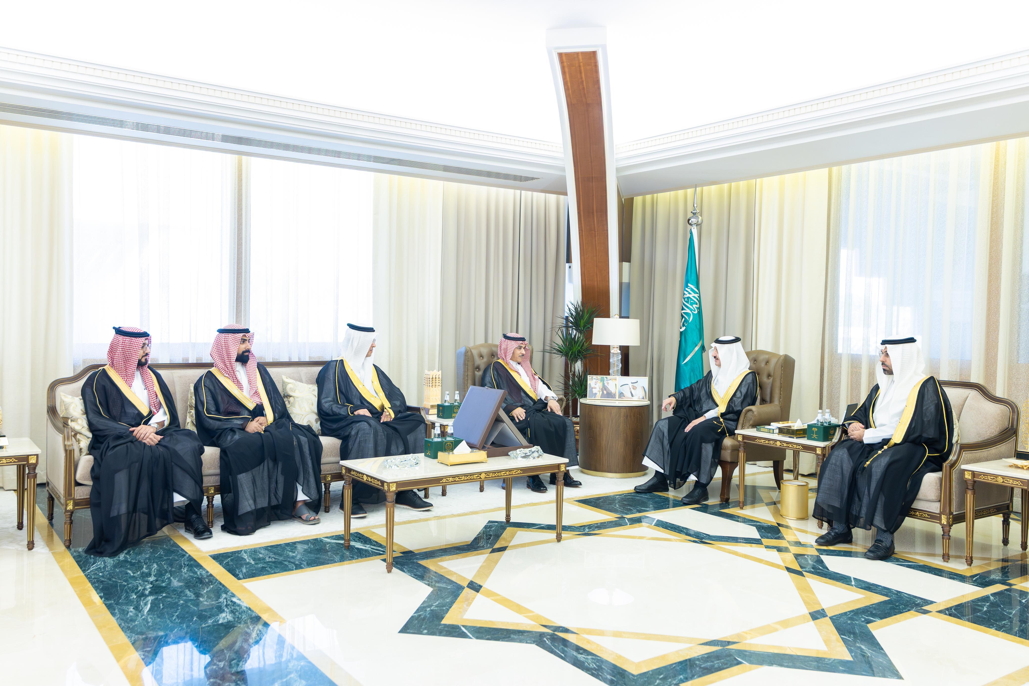 سمو أمير المنطقة الشرقية يستقبل مجلس إدارة الاتحاد السعودي لكرة اليد