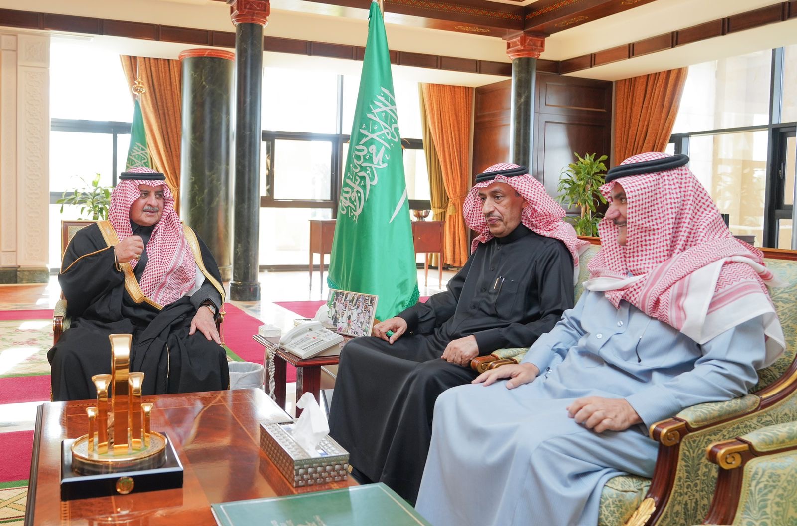 أمير تبوك يطلع على تقرير عن الجهود التطويرية والمبادرات التنموية بالمنطقة   