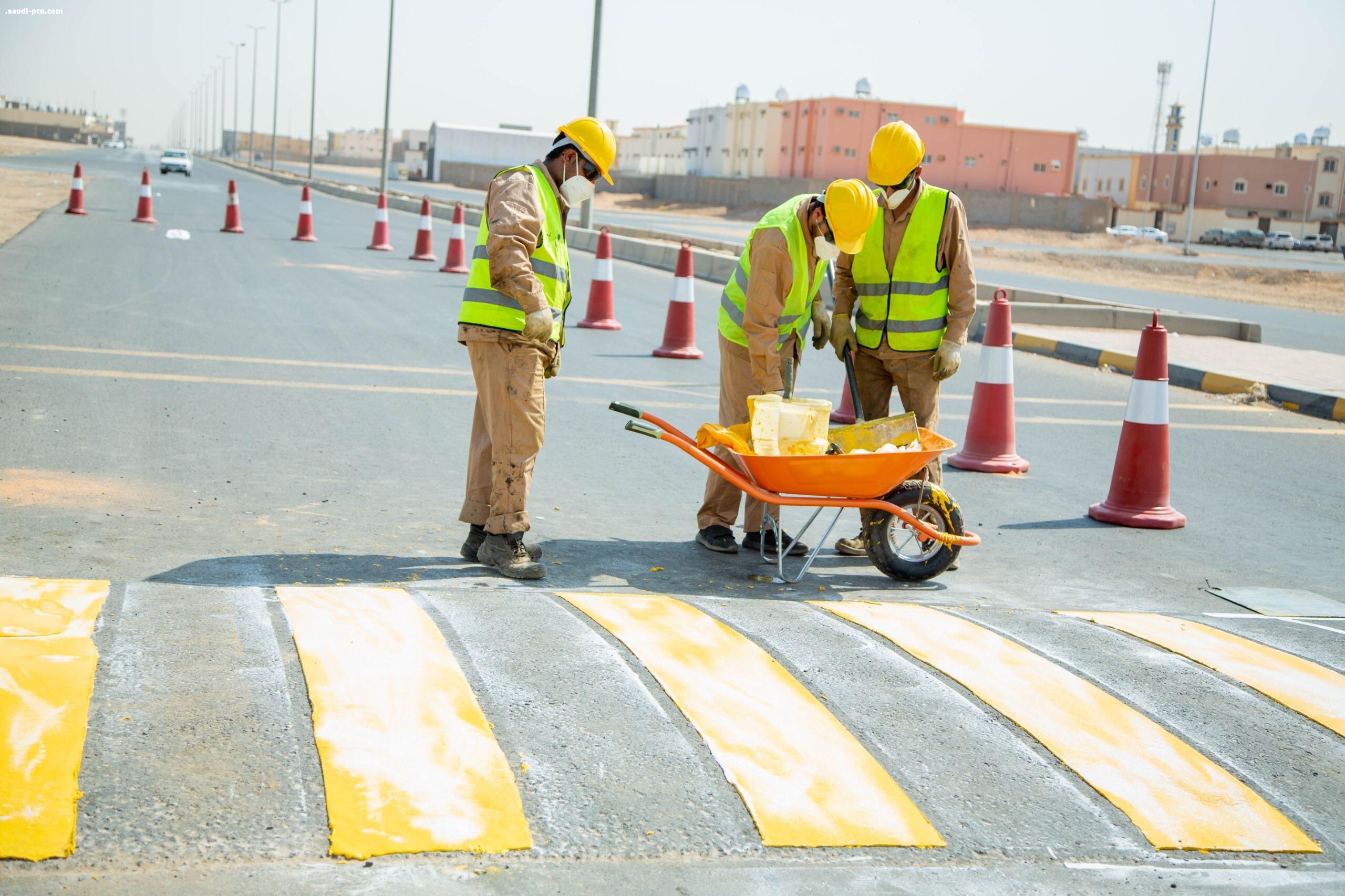 أمانة تبوك تكثف جهود صيانة الطرق والحدائق وشبكات التصريف خلال النصف الأول لـ 2025  