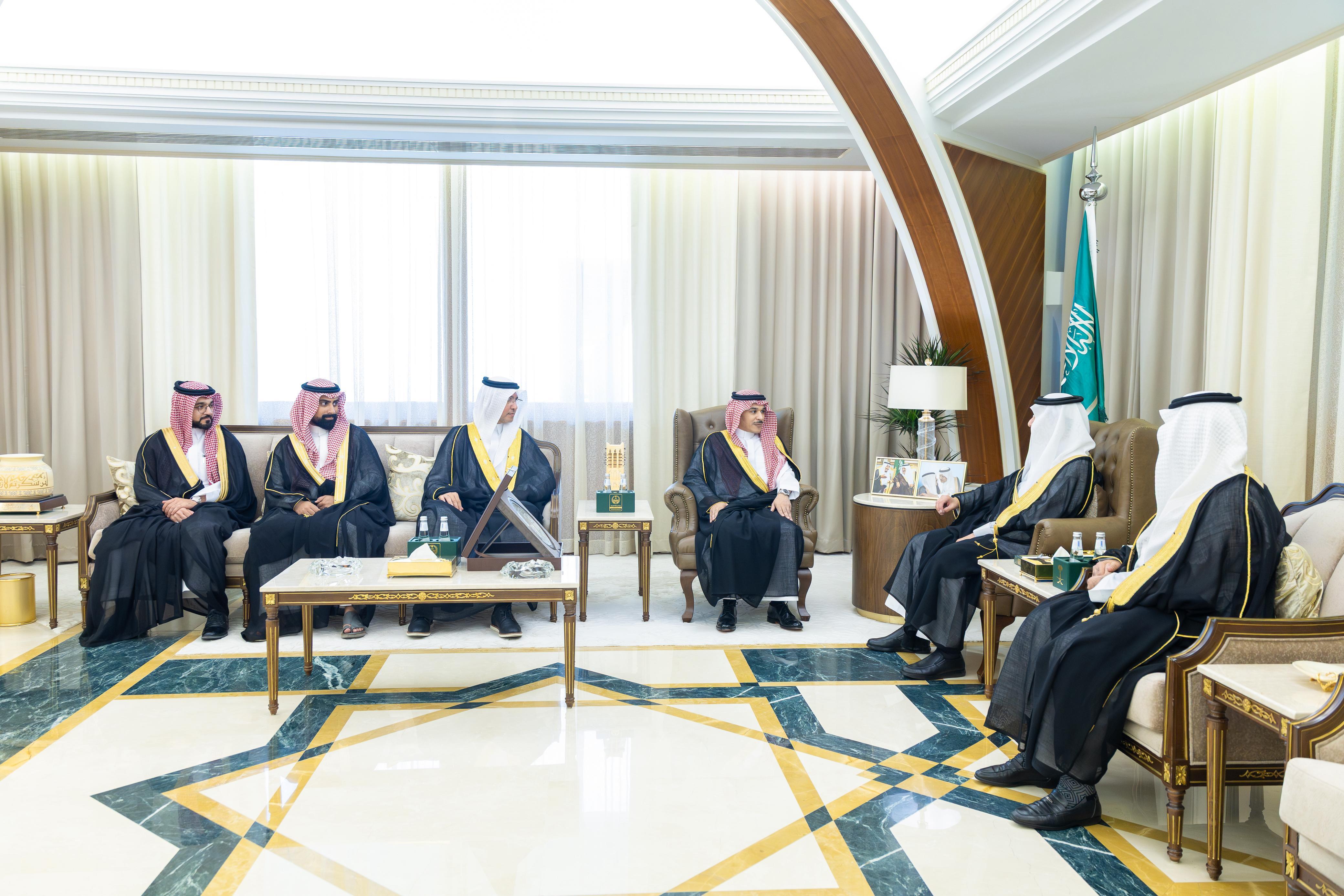 سمو أمير المنطقة الشرقية يستقبل مجلس إدارة الاتحاد السعودي لكرة اليد