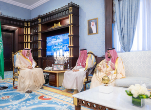 أمير منطقة الباحة يطّلع على تقرير مشاركة جمعية طرق في موسم حج هذا العام