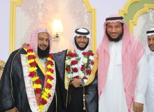 الأستاذ يحيى الفارسي مشرف النشاط الطلابي بمكتب تعليم صبيا يحتفي  بزواج ابنه الشاب حسن الفارسي