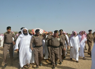 نائب أمير منطقة جازان يؤدي صلاة الميت على العقيد مباركي