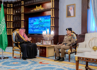  أمير الباحة يستقبل مدير الدفاع المدني ويتسلم تقرير عن الحالة المطرية
