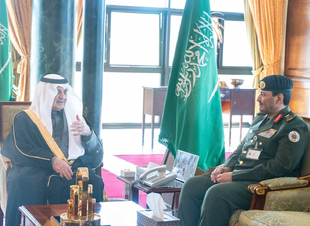 أمير تبوك يستقبل مدير عام السجون بالمملكة   