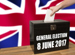 البريطانيون أمام صناديق الإقتراع وسط إجراءات أمنية مشددة