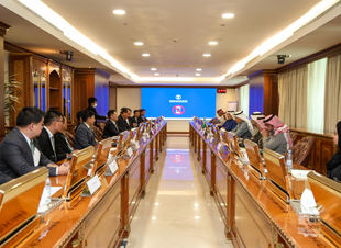 المهندس الفضلي يبحث أوجه التعاون الزراعي والبيئي مع وزير الثروة الطبيعية التايلاندي