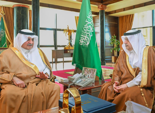 أمير تبوك يستقبل رئيس الغرفة التجارية بالمنطقة