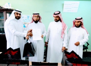 ابتدائية مالك بن أنس تكرم الفائزين في مسابقة أفضل تغريدة