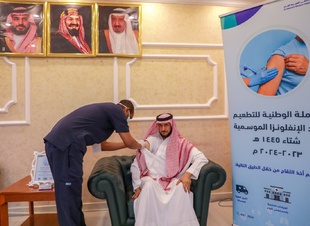 *محافظ النعيرية يطلق حملة التطعيم ضد الإنفلونزا الموسمية*