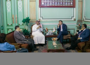 الملحق الثقافي بسفارة خادم الحرمين الشريفين بدولة مصر  يناقش أوضاع الطلبة السعوديين بجامعة عين شمس 
